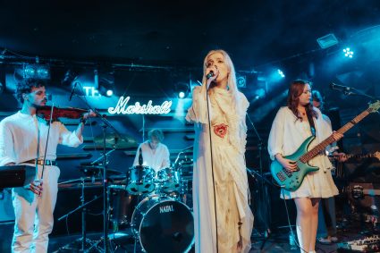 Anais și trupa Kings and Pills